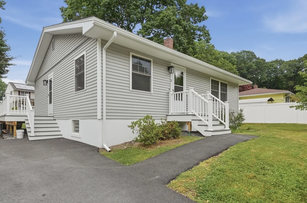 4 bed, 1 bath apartment for rent at 3 Hingham Rd Unit 1, Worcester — photo 2 of 35
