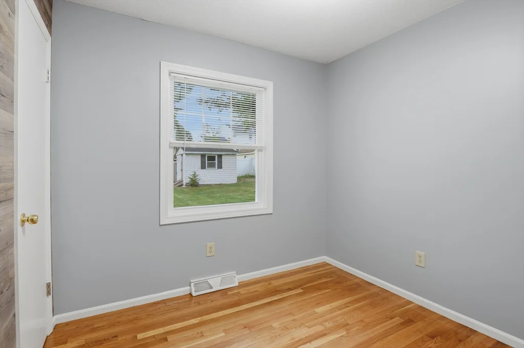 4 bed, 1 bath apartment for rent at 3 Hingham Rd Unit 1, Worcester — photo 28 of 35