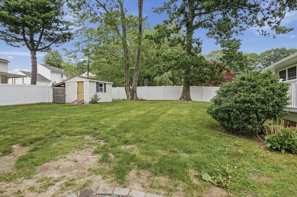 4 bed, 1 bath apartment for rent at 3 Hingham Rd Unit 1, Worcester — photo 8 of 35