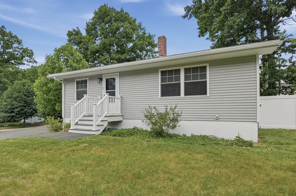 4 bed, 1 bath apartment for rent at 3 Hingham Rd Unit 1, Worcester — photo 7 of 35