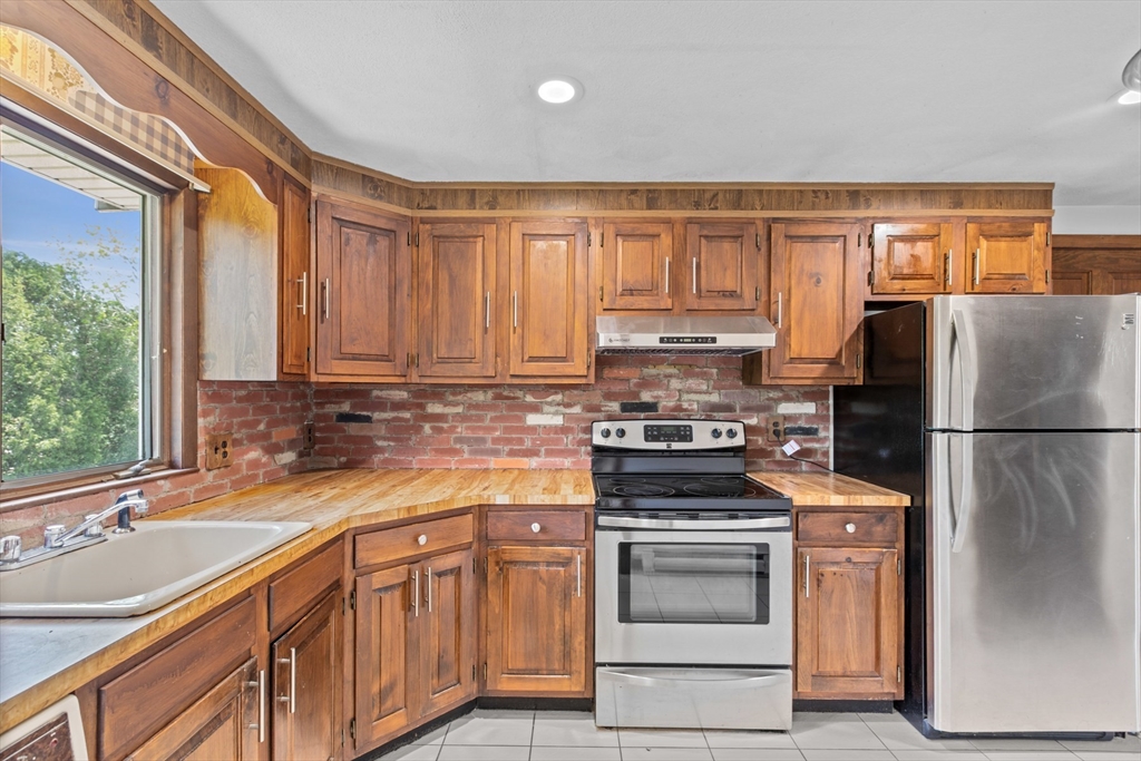 1 bed, 1 bath apartment for rent at 3 Jericho Rd Unit B, Woburn — photo 1 of 14