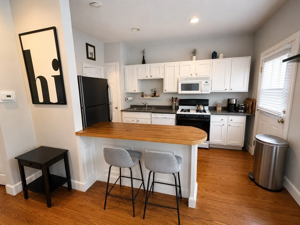 1 bed, 2 bath apartment for rent at 3 K Street Pl Unit 1/B, South Boston