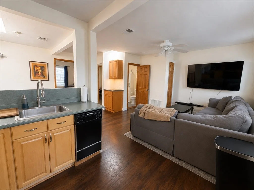 1 bed, 1 bath apartment for rent at 3 K Street Pl Unit 3, South Boston — photo 4 of 9
