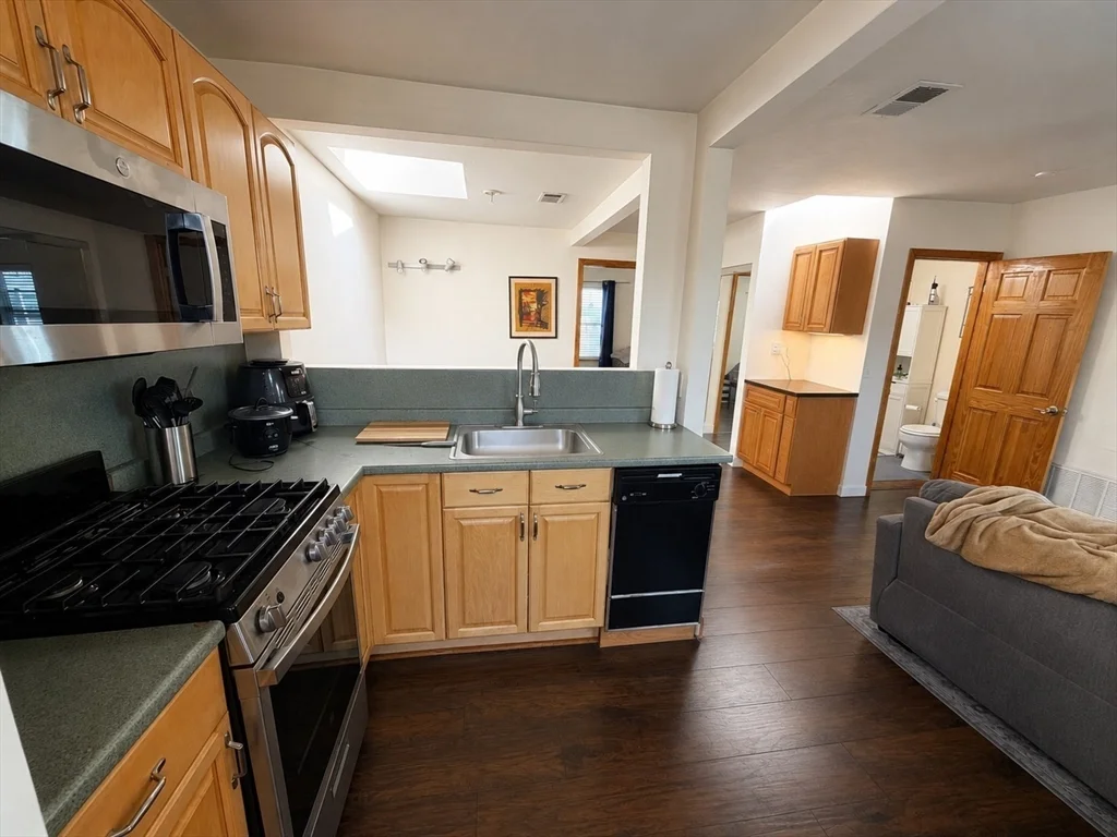 1 bed, 1 bath apartment for rent at 3 K Street Pl Unit 3, South Boston — photo 3 of 9