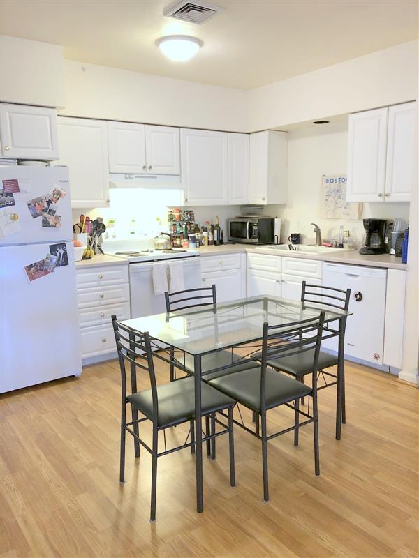 3 bed, 1 bath apartment for rent at 3 Kent Ct Unit 5, Ward Two — photo 2 of 21