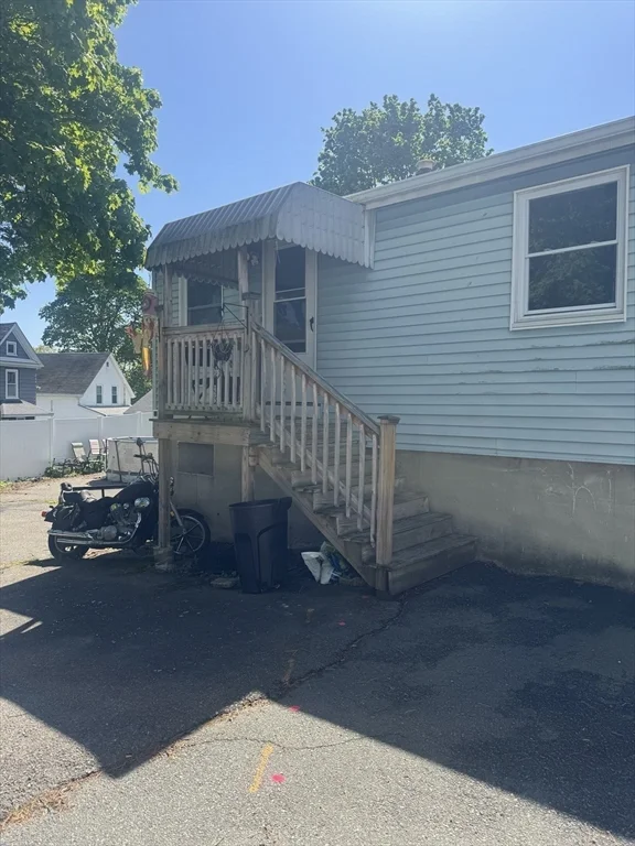 1 bed, 1 bath apartment for rent at 3 Kent Terr Unit 1, Saugus — photo 13 of 15