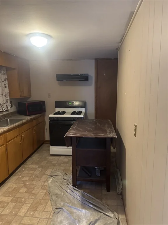 1 bed, 1 bath apartment for rent at 3 Kent Terr Unit 1, Saugus — photo 4 of 15