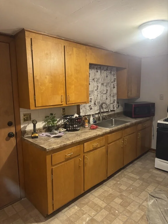 1 bed, 1 bath apartment for rent at 3 Kent Terr Unit 1, Saugus — photo 3 of 15
