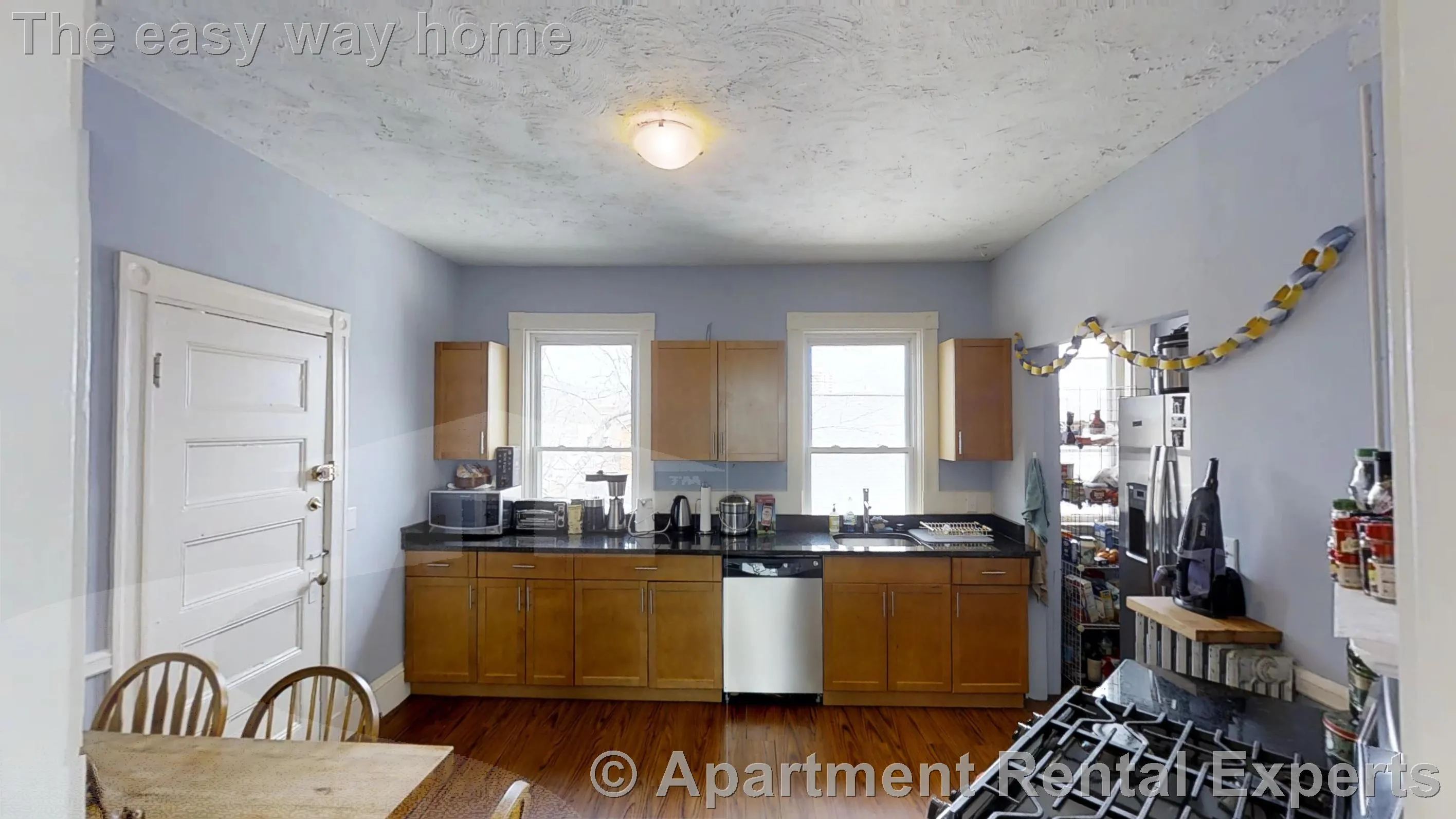 4 bed, 1 bath apartment for rent at 3 Kinnaird St Unit 1, Central Square — photo 3 of 7