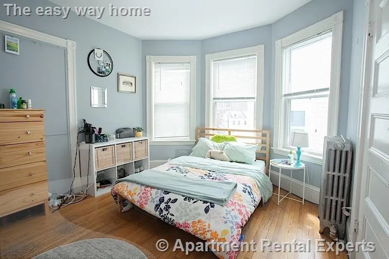 4 bed, 1 bath apartment for rent at 3 Kinnaird St Unit 1, Central Square — photo 6 of 7