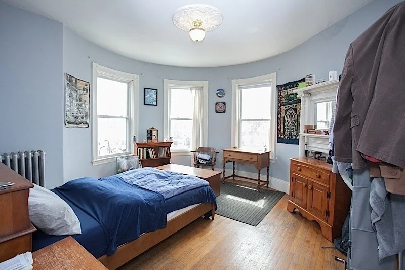 4 bed, 1 bath apartment for rent at 3 Kinnaird St Unit 1A, Central Square — photo 4 of 7