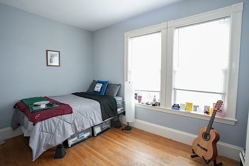 4 bed, 1 bath apartment for rent at 3 Kinnaird St Unit 1A, Central Square — photo 5 of 7