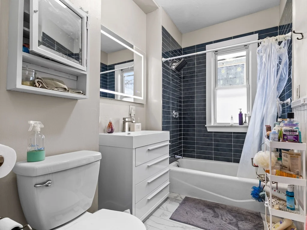 4 bed, 1 bath apartment for rent at 3 Kinnaird Unit 2, Central Square — photo 8 of 14