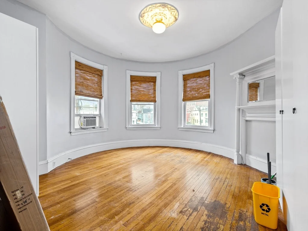 4 bed, 1 bath apartment for rent at 3 Kinnaird Unit 2, Central Square — photo 10 of 14