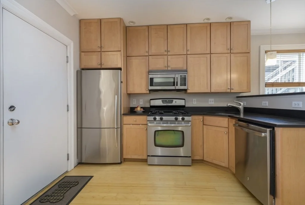 1 bed, 1 bath apartment for rent at 3 Leeds St Unit 1, South Boston