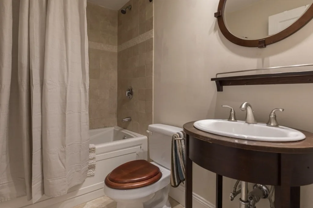 1 bed, 1 bath apartment for rent at 3 Leeds St Unit 1, South Boston — photo 7 of 10