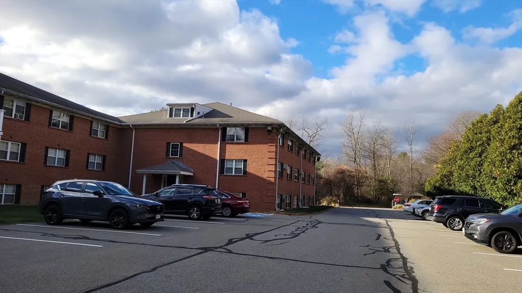 Studio bed, 1 bath apartment for rent at 3 Leonard Rd Unit 3, Boxborough — photo 4 of 31