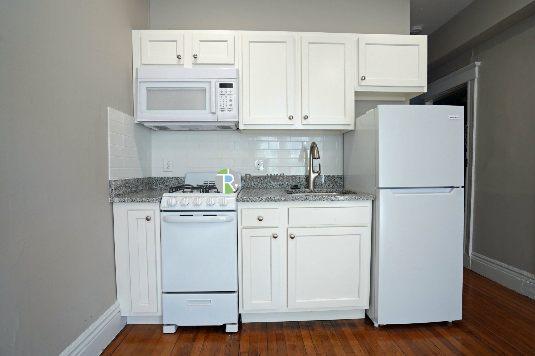 Studio bed, 1 bath apartment for rent at 3 Lorraine Ter Unit 1, Allston — photo 4 of 6