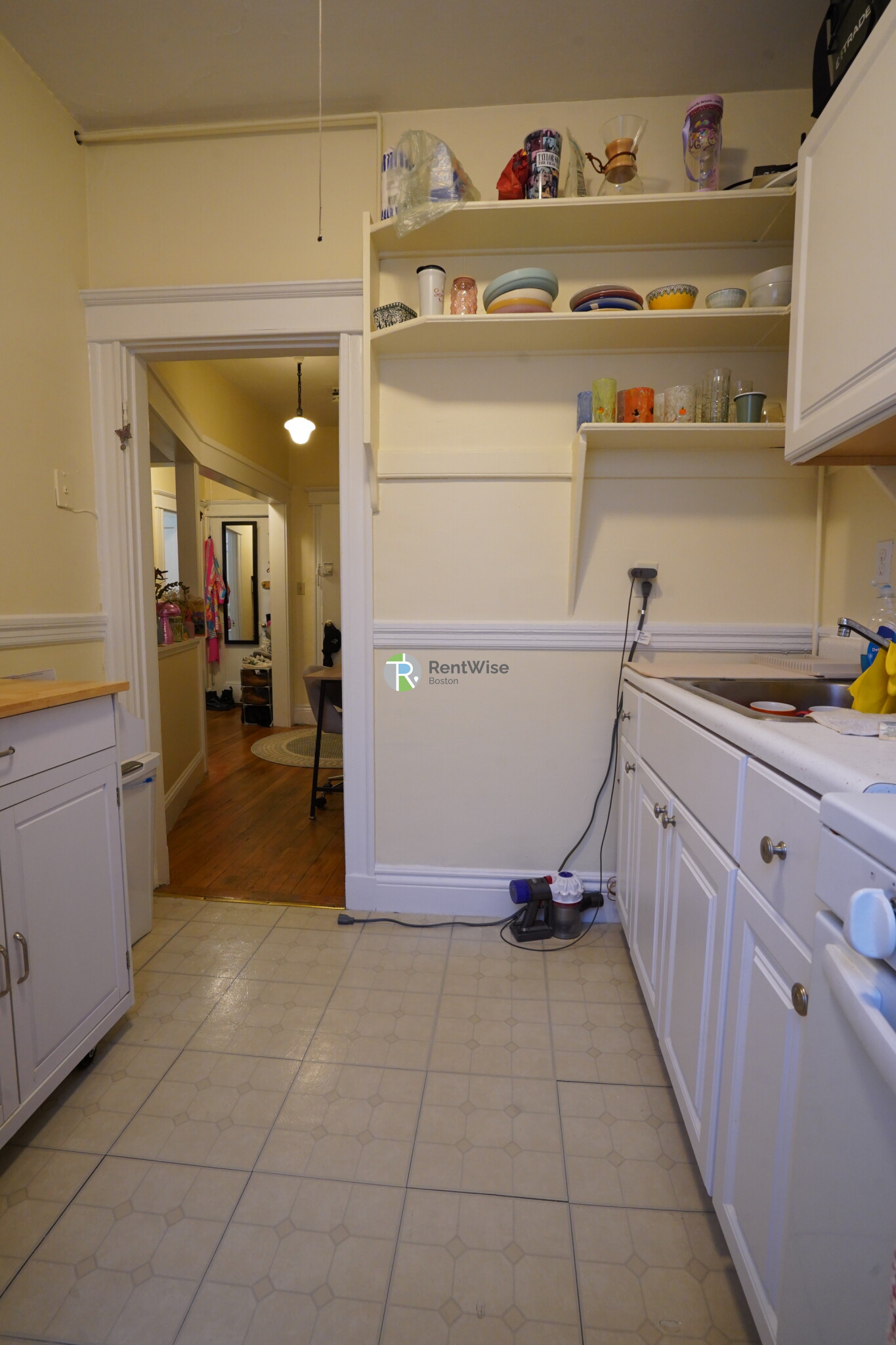 Studio bed, 1 bath apartment for rent at 3 Lorraine Ter Unit 8, Allston — photo 11 of 12