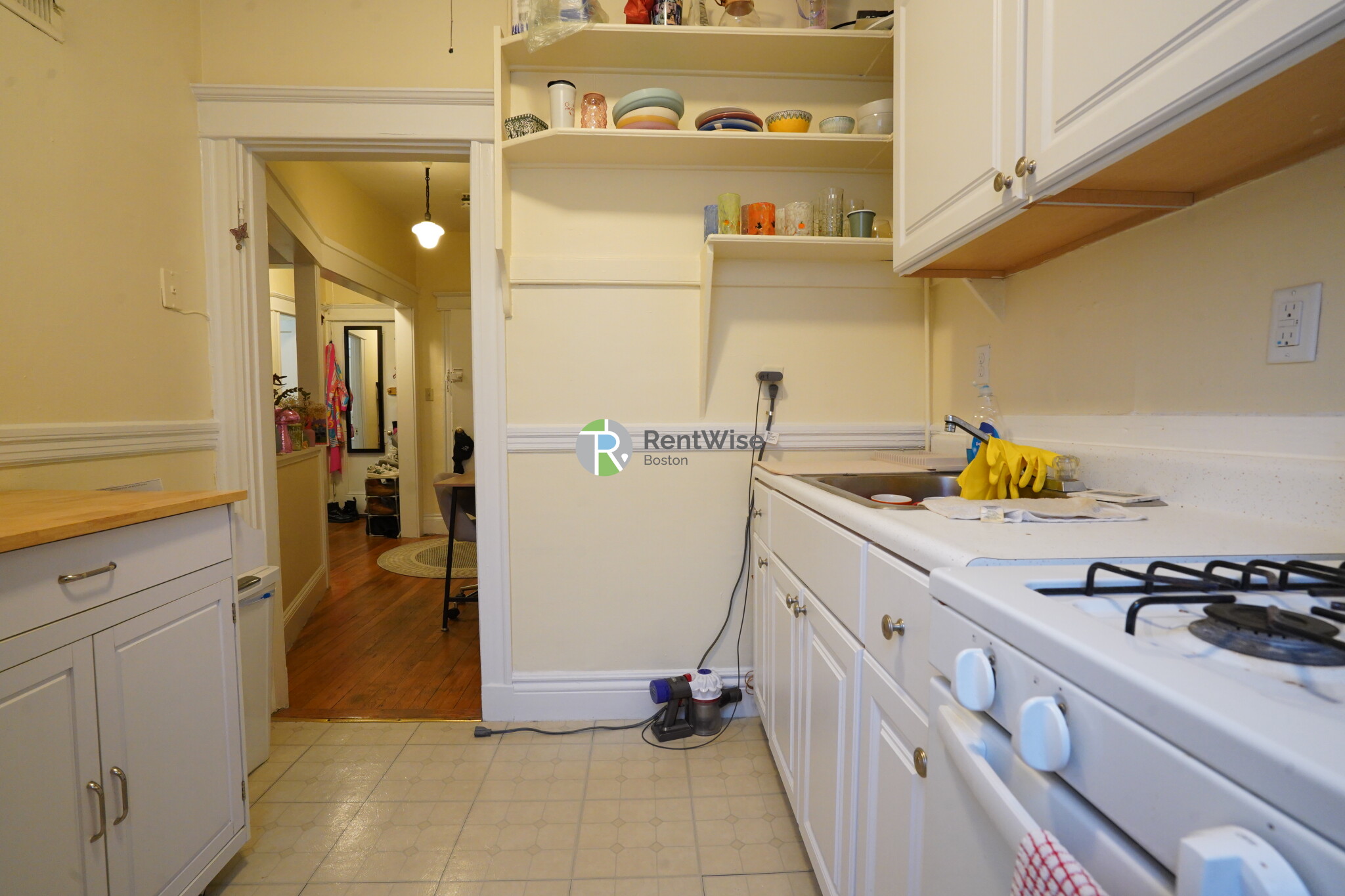 Studio bed, 1 bath apartment for rent at 3 Lorraine Ter Unit 8, Allston — photo 10 of 12