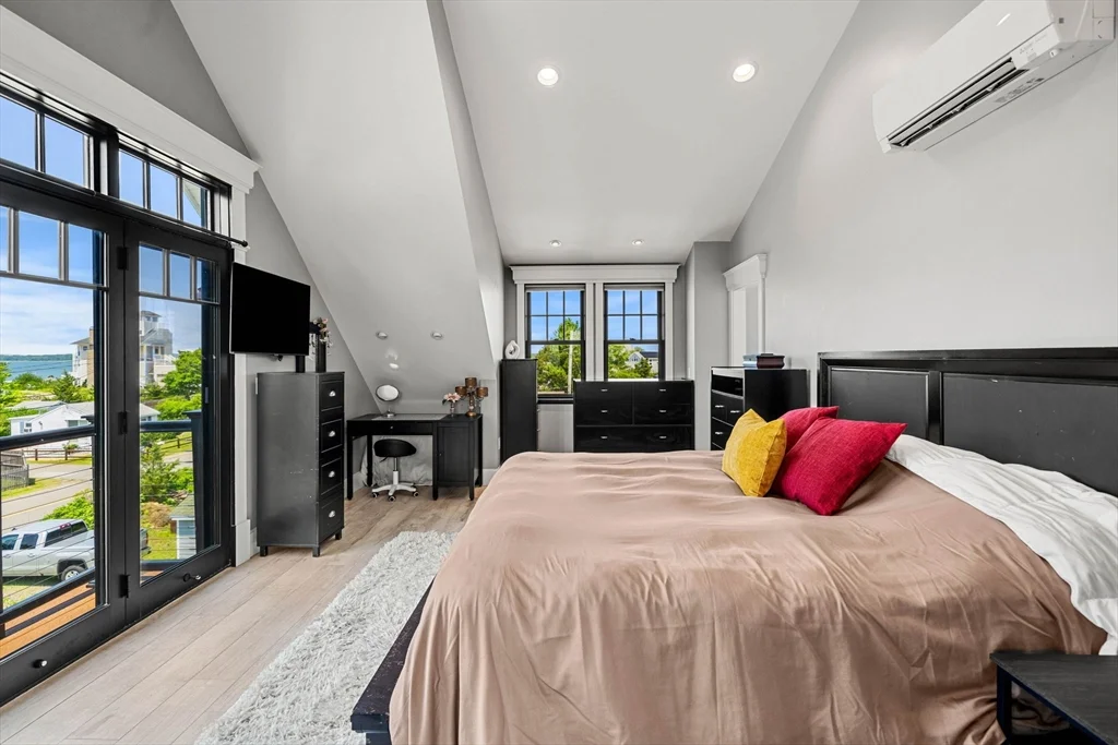 2 bed, 3 bath apartment for rent at 3 Louise St, Newburyport — photo 14 of 42