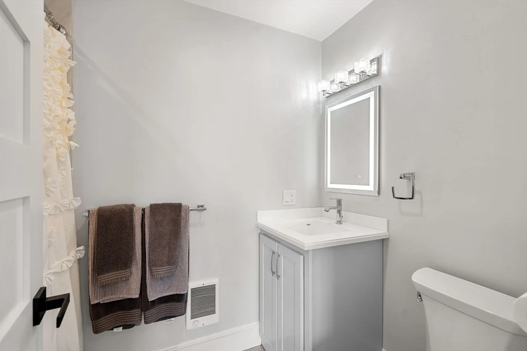 2 bed, 3 bath apartment for rent at 3 Louise St, Newburyport — photo 27 of 42