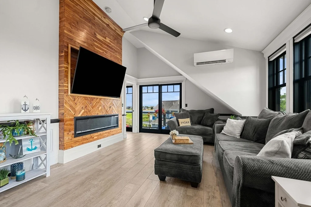 2 bed, 3 bath apartment for rent at 3 Louise St, Newburyport — photo 11 of 42
