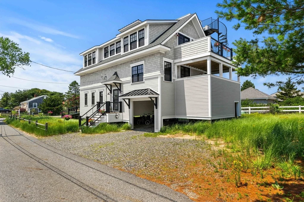 2 bed, 3 bath apartment for rent at 3 Louise St, Newburyport — photo 3 of 42