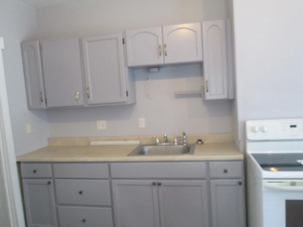 3 bed, 1 bath apartment for rent at 3 Lynn St Unit 1, Fitchburg — photo 8 of 13