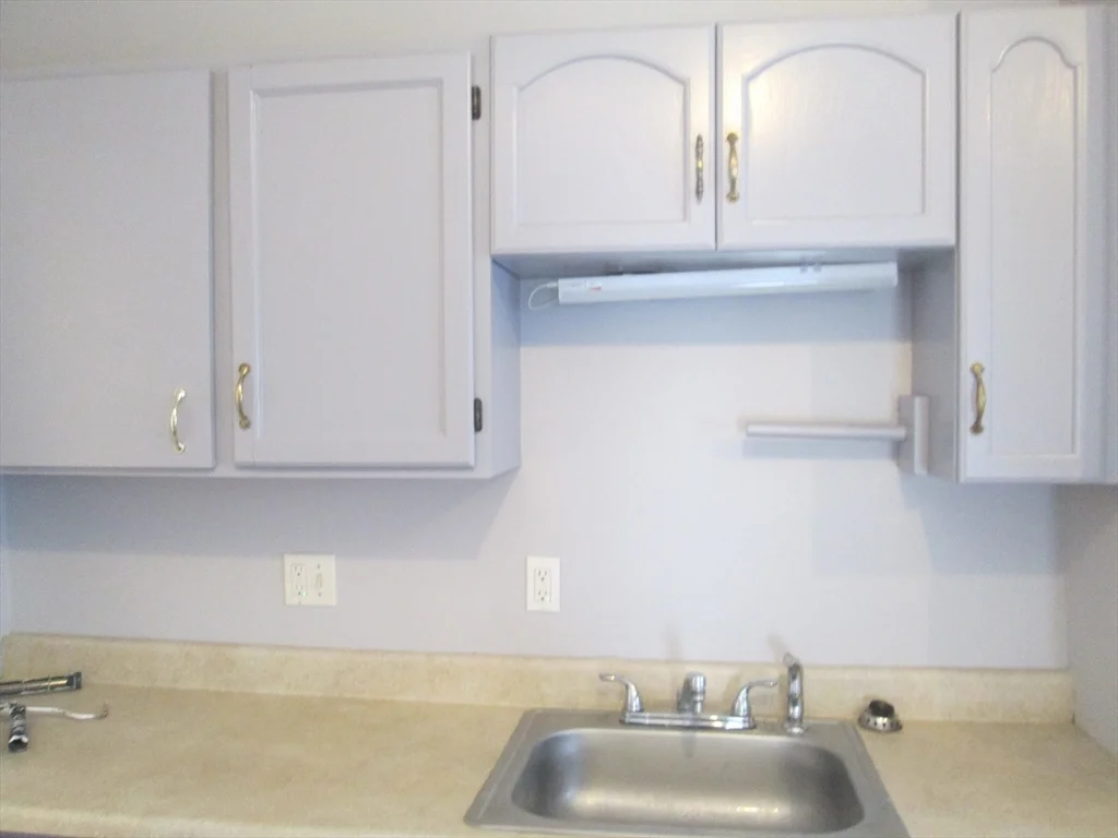 3 bed, 1 bath apartment for rent at 3 Lynn St Unit 1, Fitchburg — photo 10 of 13