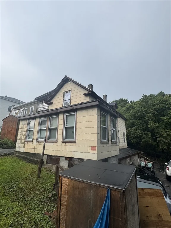 3 bed, 1 bath apartment for rent at 3 Lynn St Unit 1, Fitchburg — photo 13 of 13