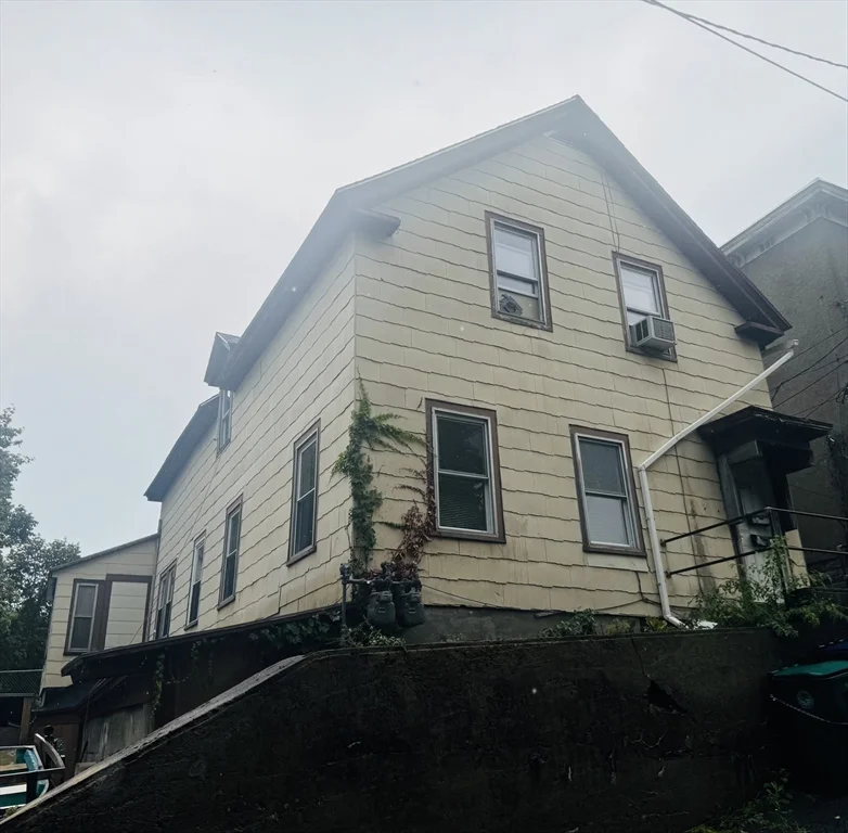 3 bed, 1 bath apartment for rent at 3 Lynn St Unit 1, Fitchburg — photo 12 of 13