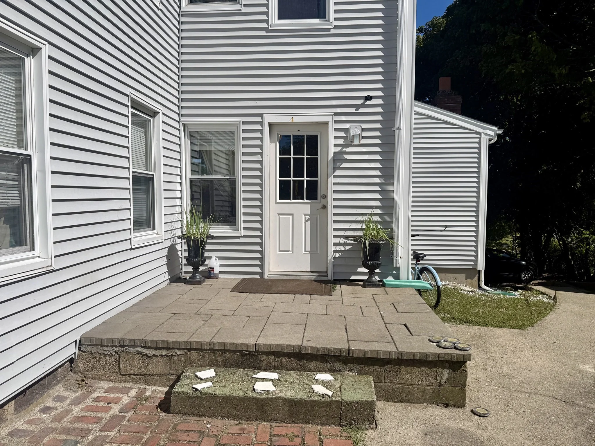 2 bed, 1 bath apartment for rent at 3 Main St Unit 2, Kingston — photo 4 of 12