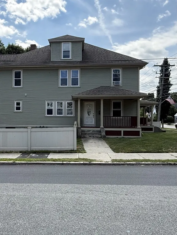 4 bed, 2 bath apartment for rent at 3 Mansfield St Unit A, Framingham — photo 1 of 11