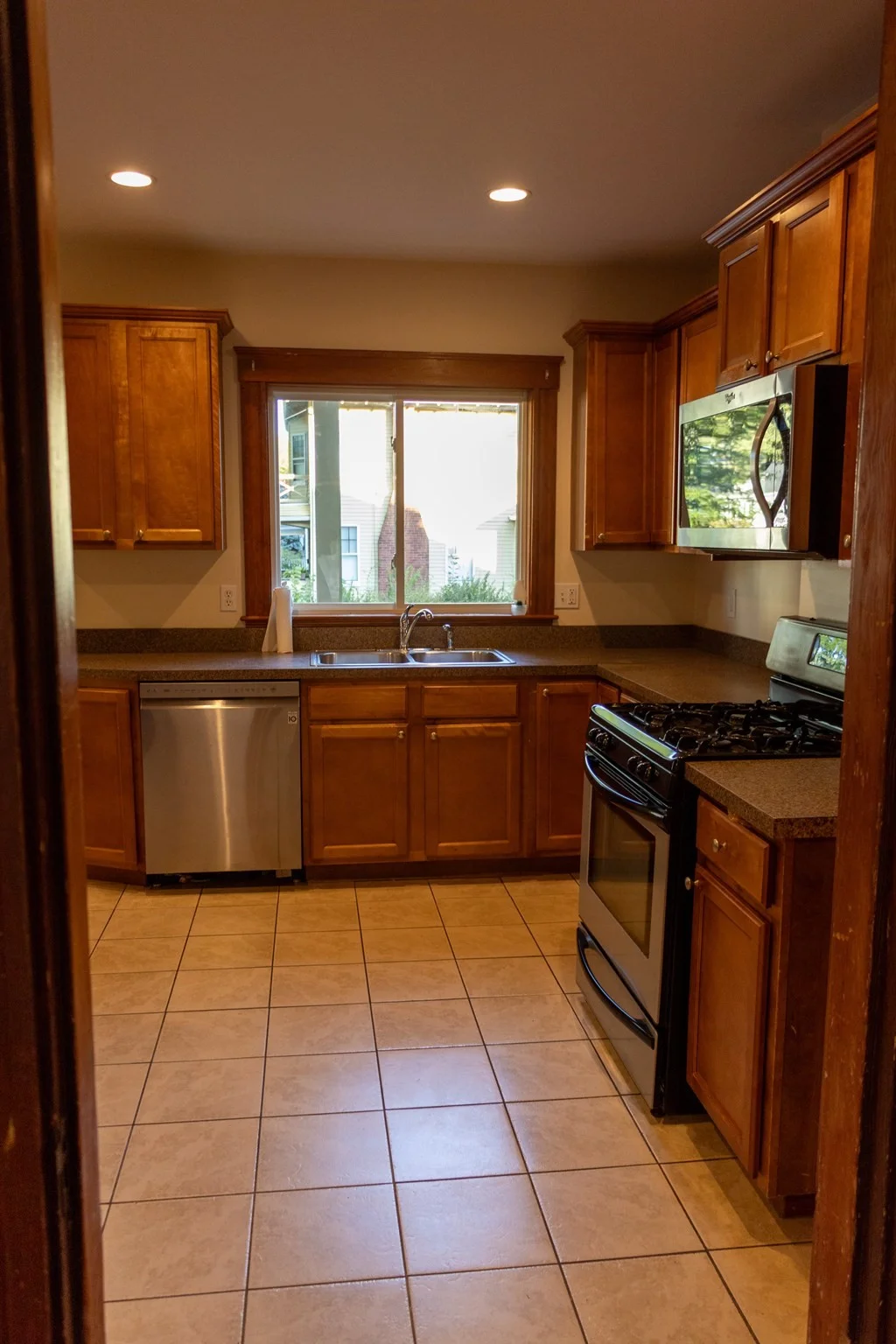 4 bed, 2 bath apartment for rent at 3 Mansfield St Unit A, Framingham — photo 2 of 11