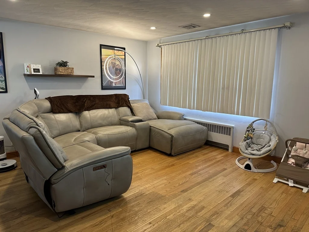 3 bed, 1 bath apartment for rent at 3 Melo Rd Unit 3, Woburn — photo 6 of 21