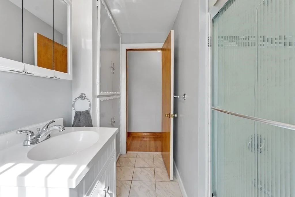 3 bed, 1 bath apartment for rent at 3 Melo Rd Unit 3, Woburn — photo 15 of 21