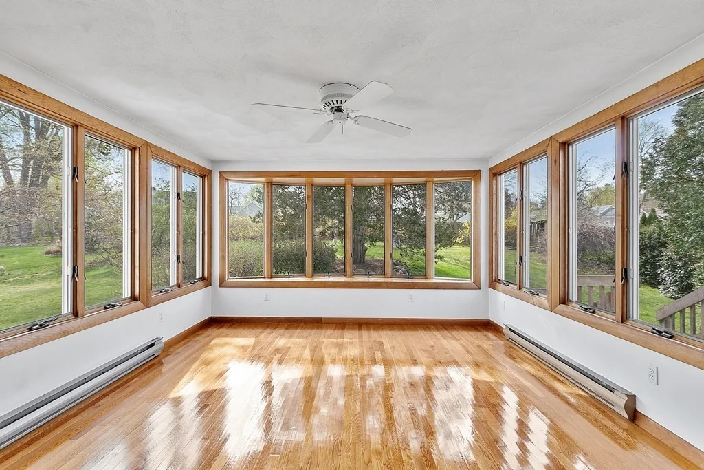 3 bed, 1 bath apartment for rent at 3 Melo Rd, Woburn — photo 2 of 21