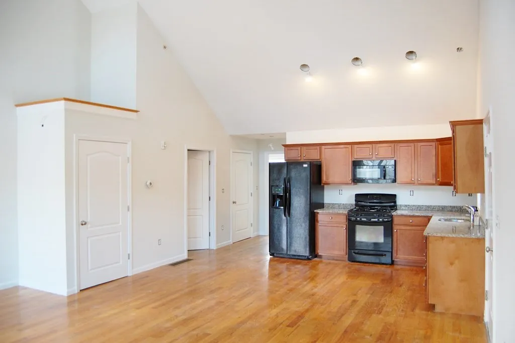 2 bed, 1 bath apartment for rent at 3 Merrimac Way Unit I, Tyngsborough — photo 5 of 7