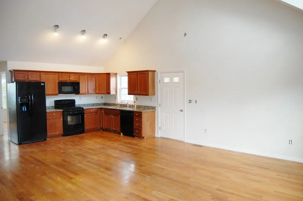 2 bed, 1 bath apartment for rent at 3 Merrimac Way Unit I, Tyngsborough — photo 4 of 7