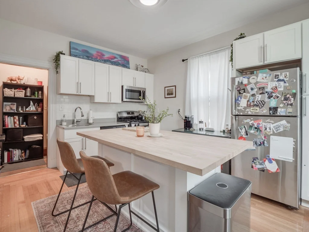 1 bed, 1 bath apartment for rent at 3 Monmouth St Unit 2, Spring Hill — photo 4 of 25