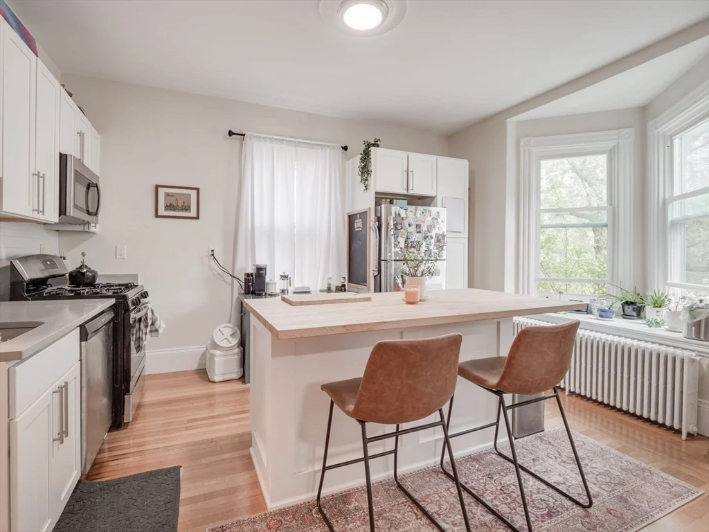 1 bed, 1 bath apartment for rent at 3 Monmouth St Unit 2, Spring Hill — photo 3 of 25