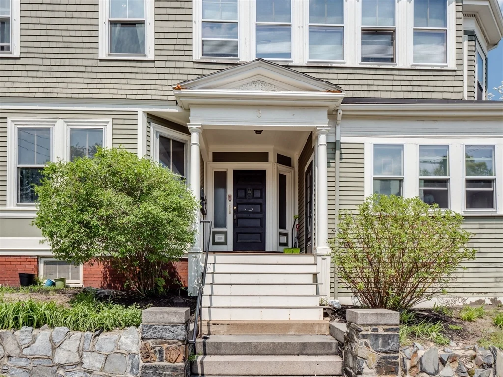 1 bed, 1 bath apartment for rent at 3 Monmouth St Unit 2, Spring Hill — photo 1 of 25