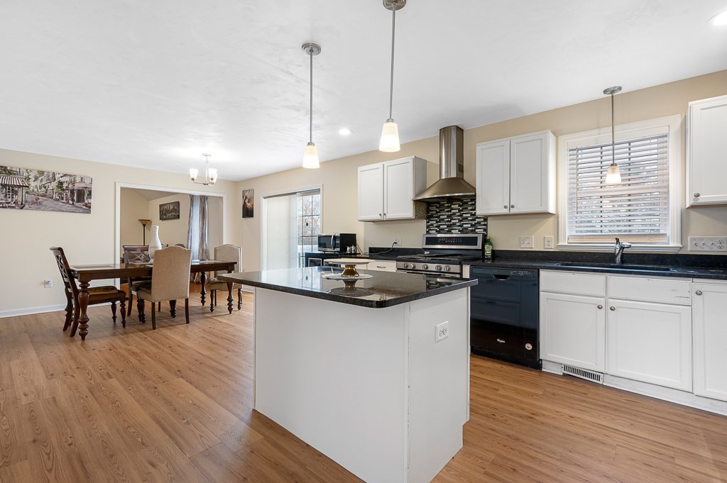 3 bed, 2 bath apartment for rent at 3 Moore Dr, Millbury — photo 4 of 27