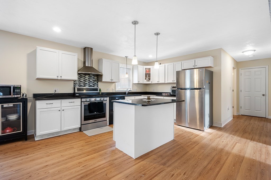3 bed, 2 bath apartment for rent at 3 Moore Dr, Millbury — photo 3 of 27