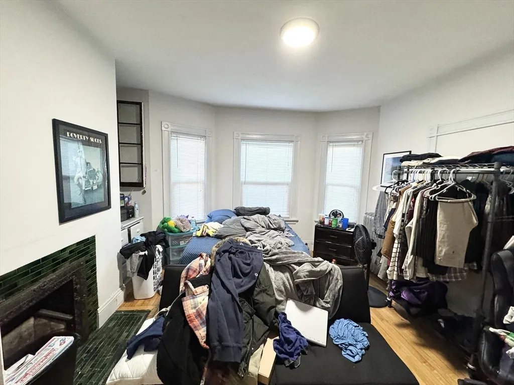 3 bed, 1 bath apartment for rent at 3 Mount Vernon St Unit 1, Dorchester — photo 8 of 9