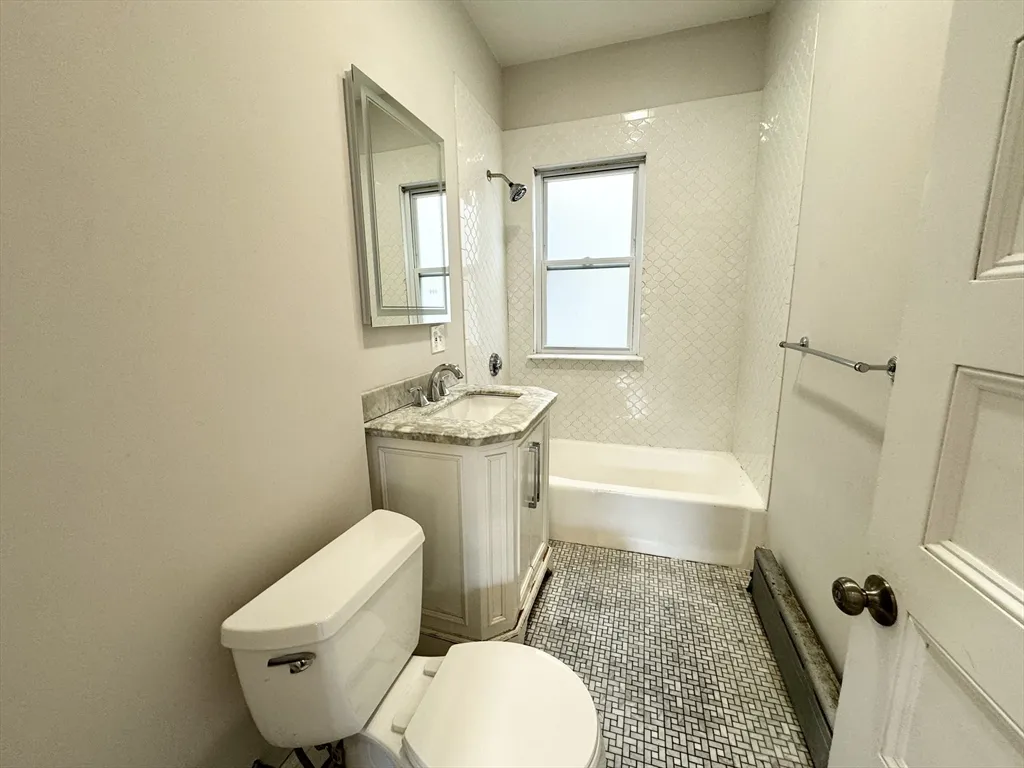4 bed, 1 bath apartment for rent at 3 Mount Vernon St Unit 2, Dorchester — photo 6 of 7