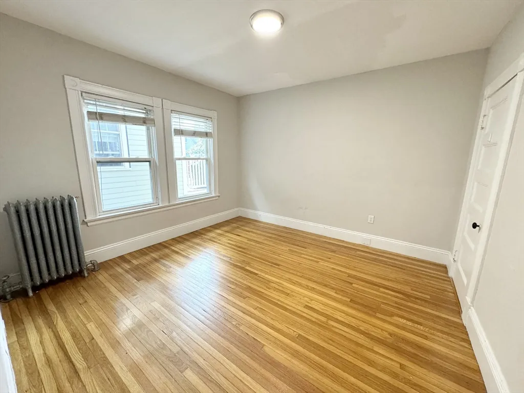 4 bed, 1 bath apartment for rent at 3 Mount Vernon St Unit 2, Dorchester — photo 5 of 7