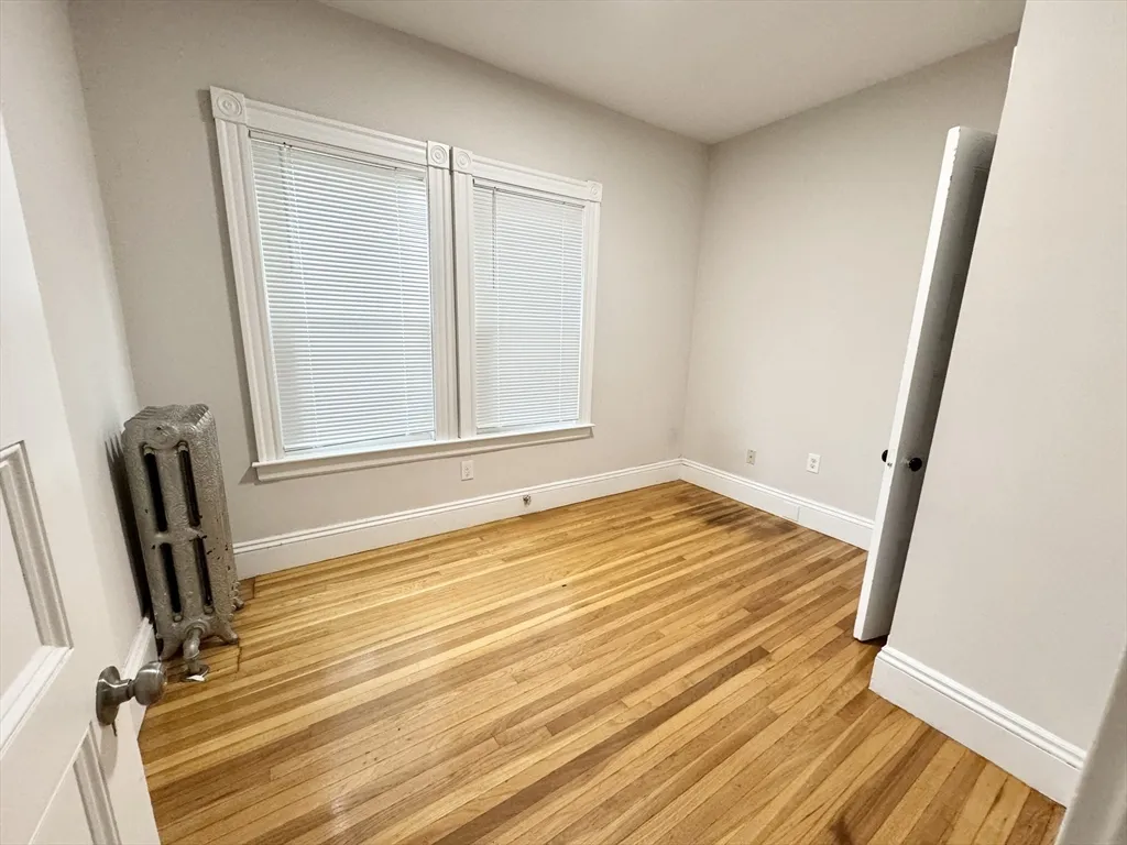 4 bed, 1 bath apartment for rent at 3 Mount Vernon St Unit 2, Dorchester — photo 4 of 7