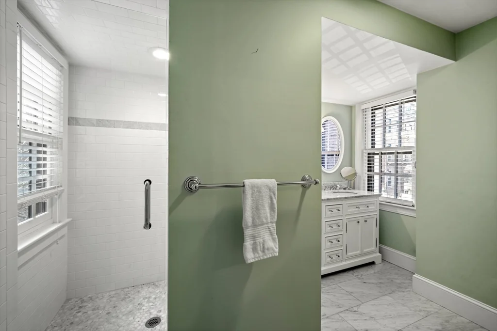 3 bed, 2 bath apartment for rent at 3 Mount Vernon Sq Unit 2, Beacon Hill — photo 28 of 34